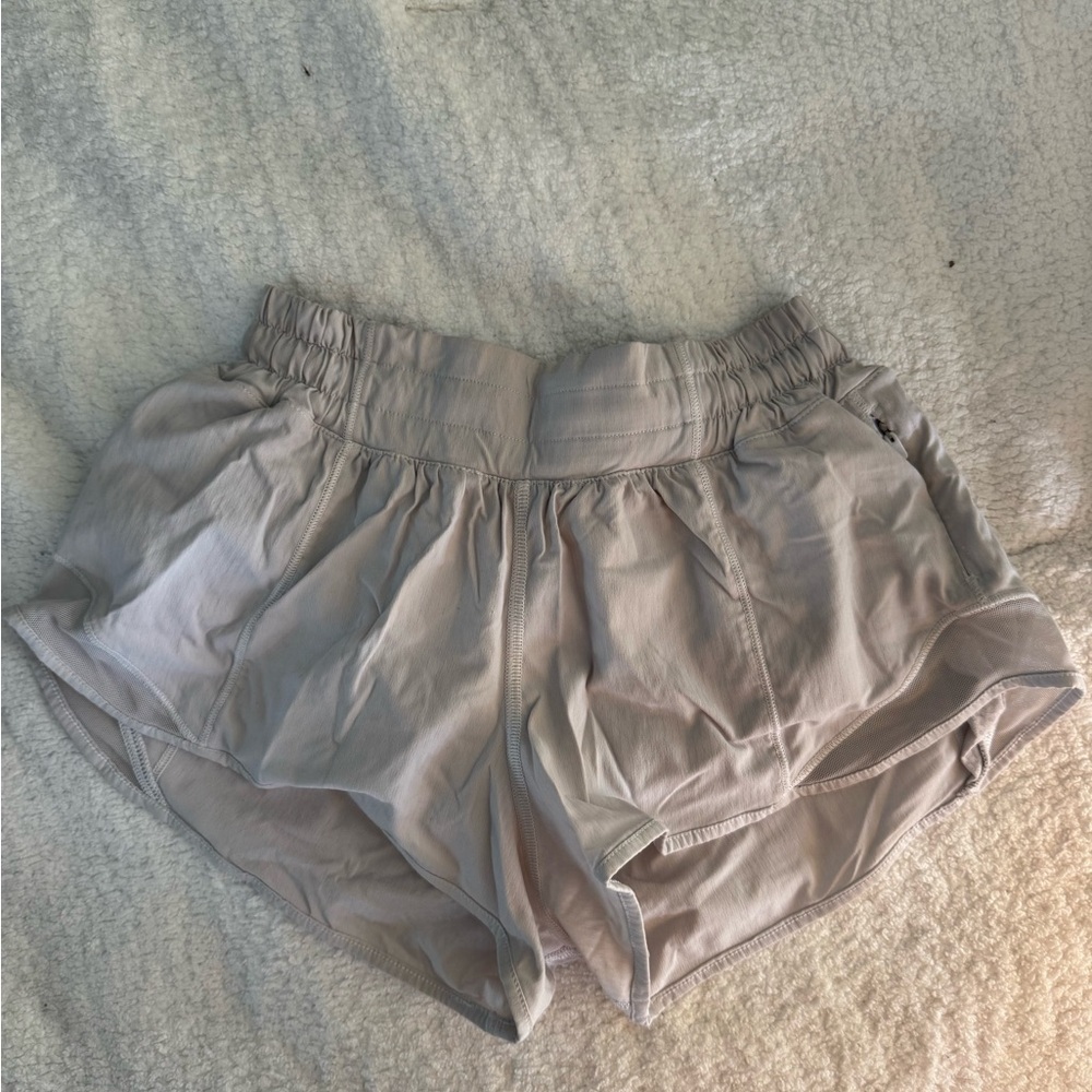 Women's Hotty Hot Low-Rise Lined Short 2.5" - White - Size 2